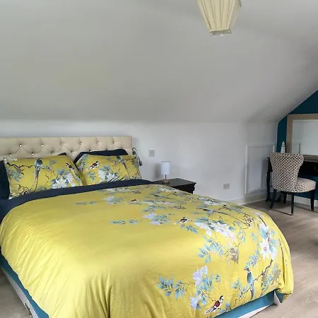 Spacious Home, Walking Distance To Town Center *