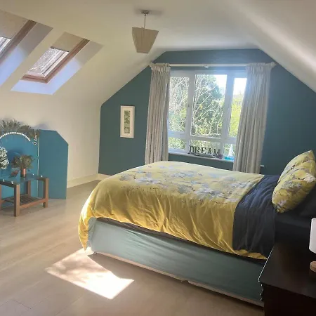 Spacious Home, Walking Distance To Town Center *