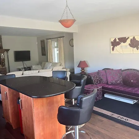 Spacious Home, Walking Distance To Town Center Donegal Town
