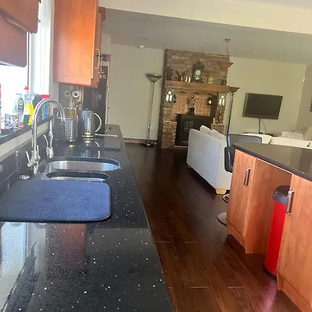 Nyaraló Spacious Home, Walking Distance To Town Center *