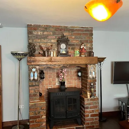 Spacious Home, Walking Distance To Town Center *