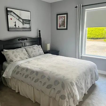 Spacious Home, Walking Distance To Town Center