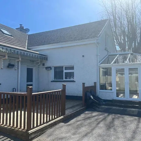 Spacious Home, Walking Distance To Town Center *