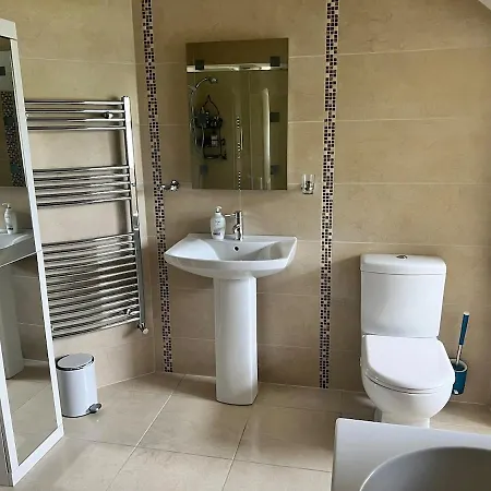 Spacious Home, Walking Distance To Town Center Donegal Town